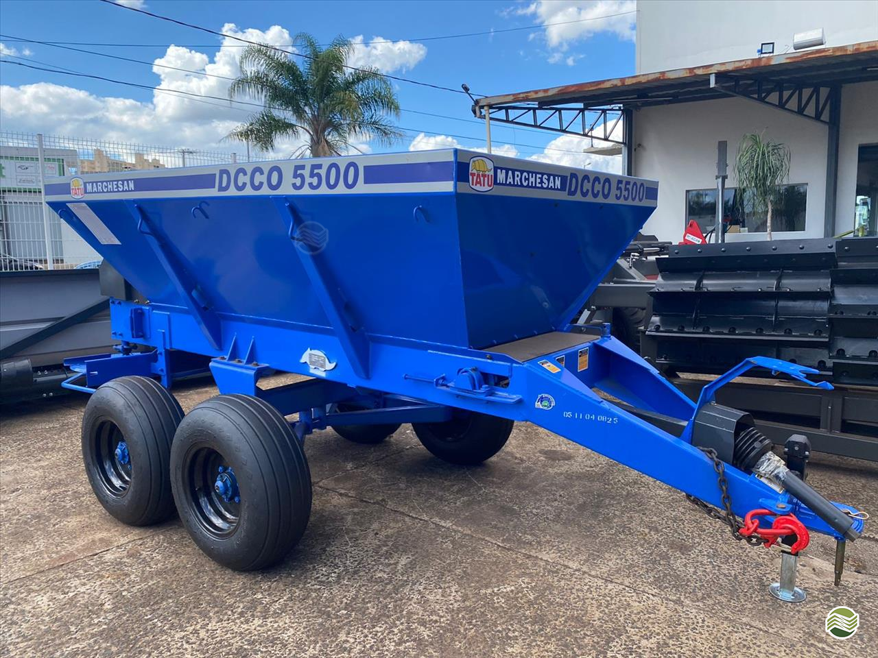 IMPLEMENTOS AGRICOLAS DISTRIBUIDOR CALCÁRIO 5500 Kg Triamaq Tratores UBERLANDIA MINAS GERAIS MG